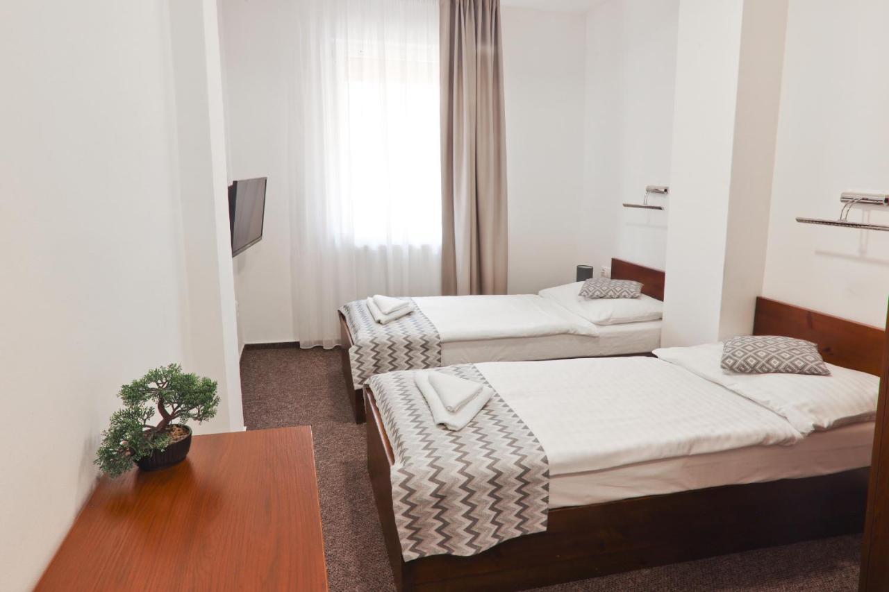 Hotel Slanica นาเมสโตโว ภายนอก รูปภาพ