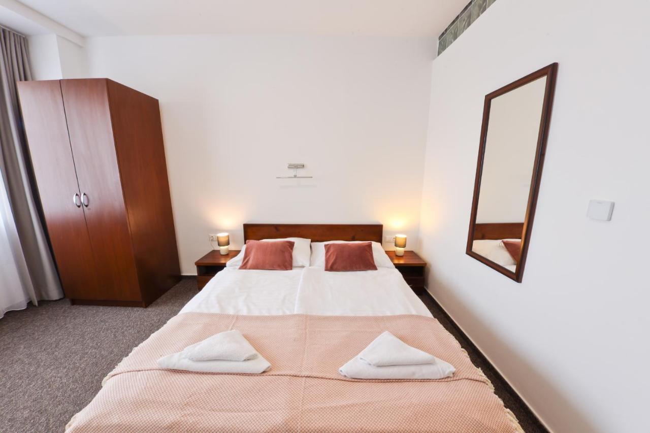 Hotel Slanica นาเมสโตโว ภายนอก รูปภาพ
