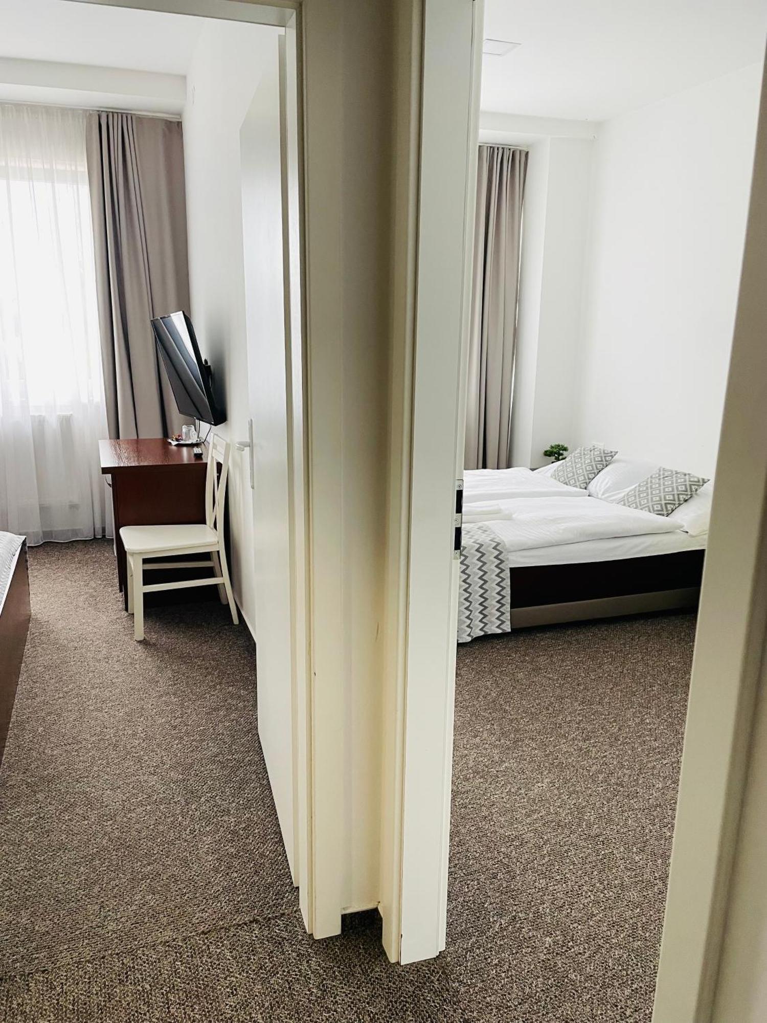 Hotel Slanica นาเมสโตโว ภายนอก รูปภาพ